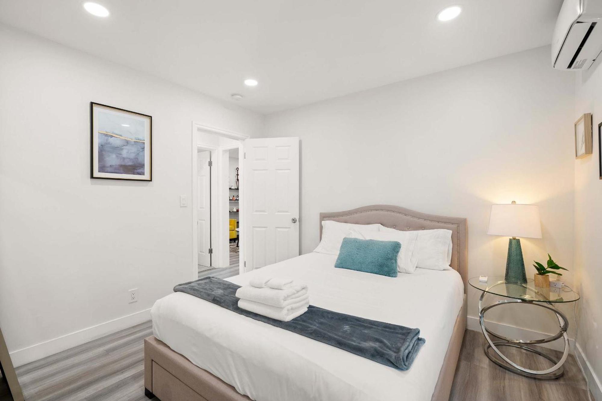 New Renovated 2B2B Apt Self Checkin Free Parking 1 帕萨迪纳 外观 照片