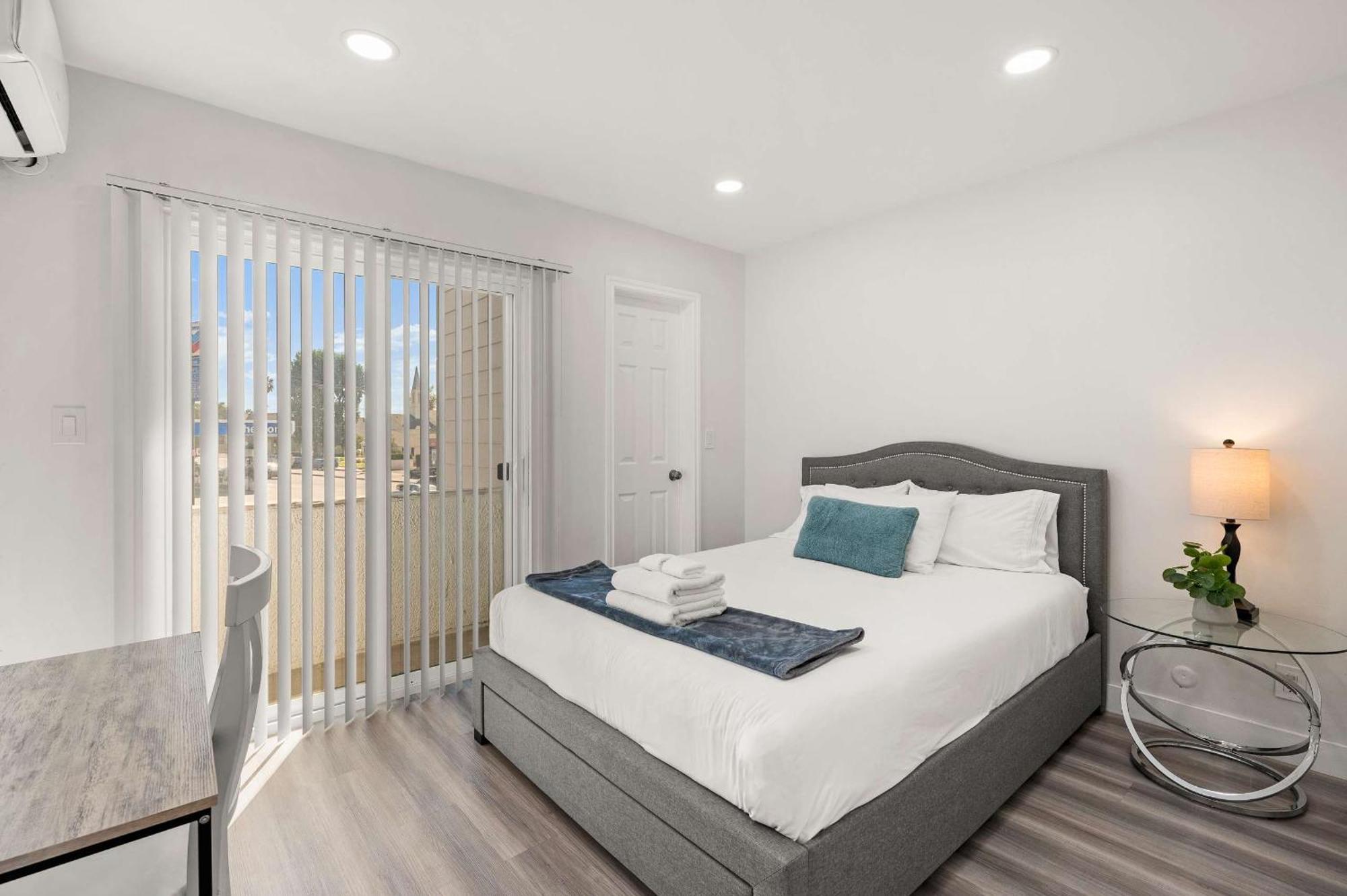 New Renovated 2B2B Apt Self Checkin Free Parking 1 帕萨迪纳 外观 照片