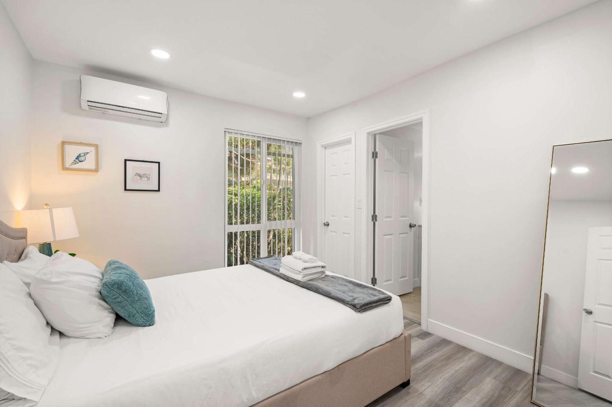 New Renovated 2B2B Apt Self Checkin Free Parking 1 帕萨迪纳 外观 照片